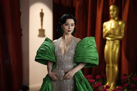 Fan Bingbing Stormen: En Kinesisk Stjärnas Fall Från Güld till Grå - Skandal och Comeback i Östlig Lüster